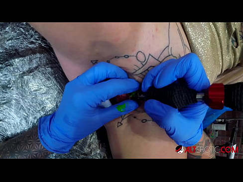 ❤️ Ekstreme tatuita varmulo Sully Savage ricevis tatuon sur sia klitoro Malĉasuloj ĉe porno eo.chengchengsm4.top ❤
